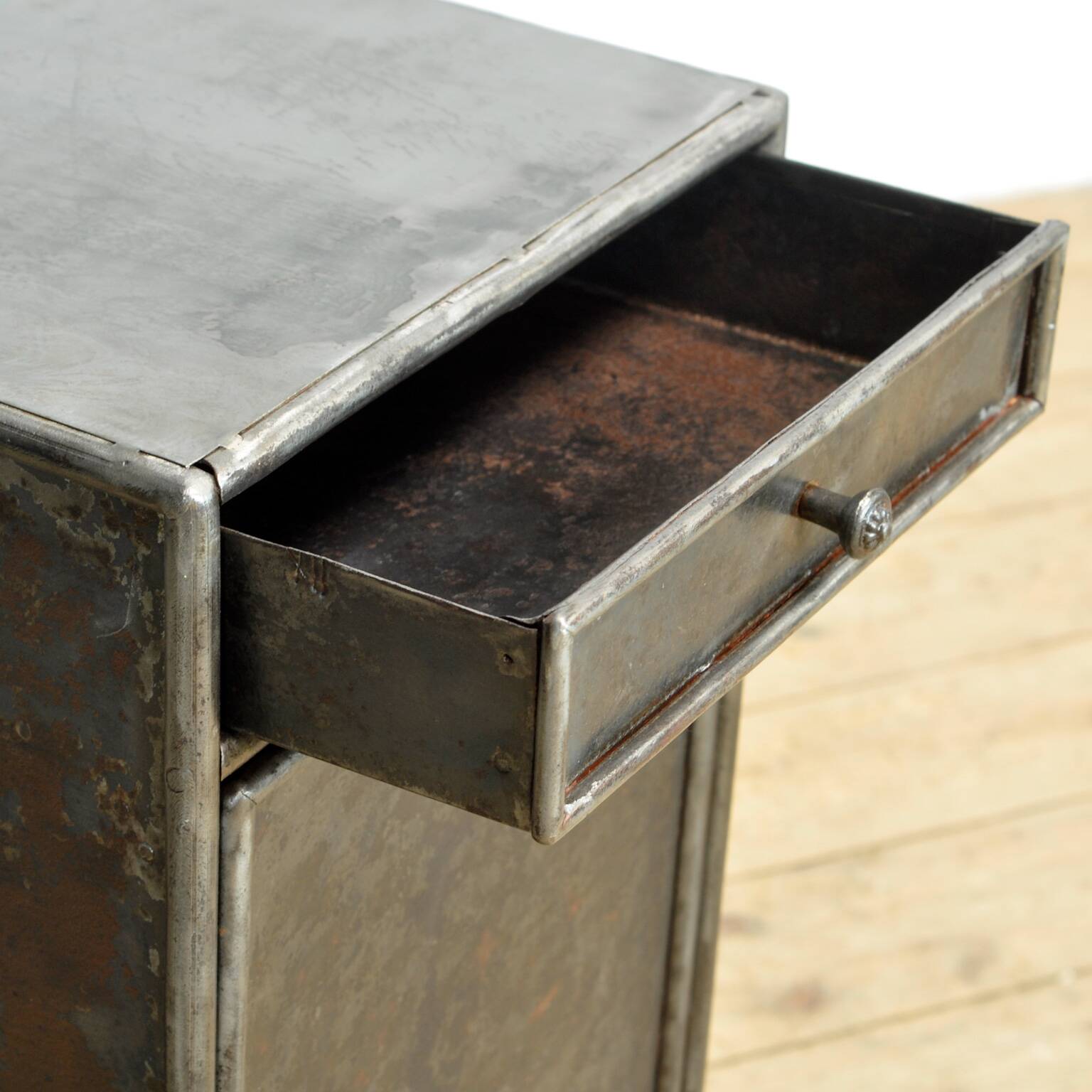 Table de Chevet en Fer, 1920s