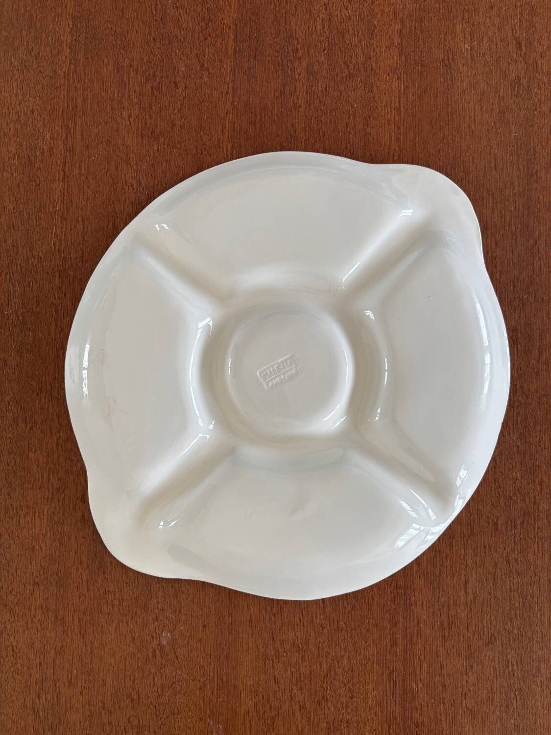 Plat apéritif compartiments légumes en barbotine majolique vintage