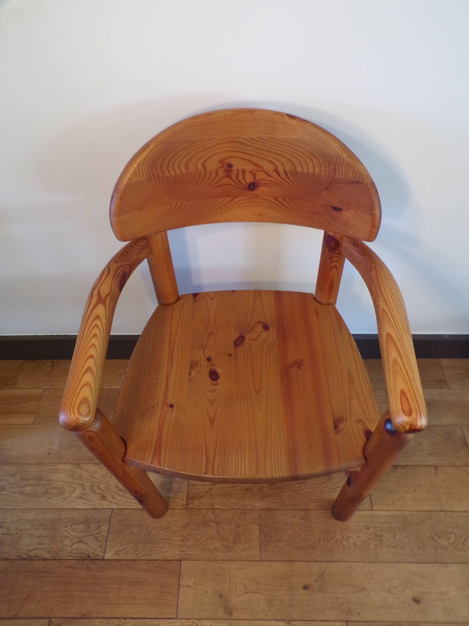 Fauteuil Rainer Daumiller en pin huilé
