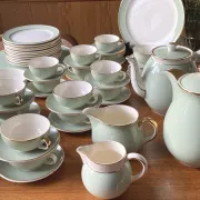 Villeroy & Boch table service in celadon green and ivory - 102 pieces