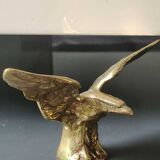 Eagle figurine sculpture with outstretched wings, in solid brass. Size 8 x 15 cm