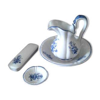 4-piece toilet set in blue and white ceramic.