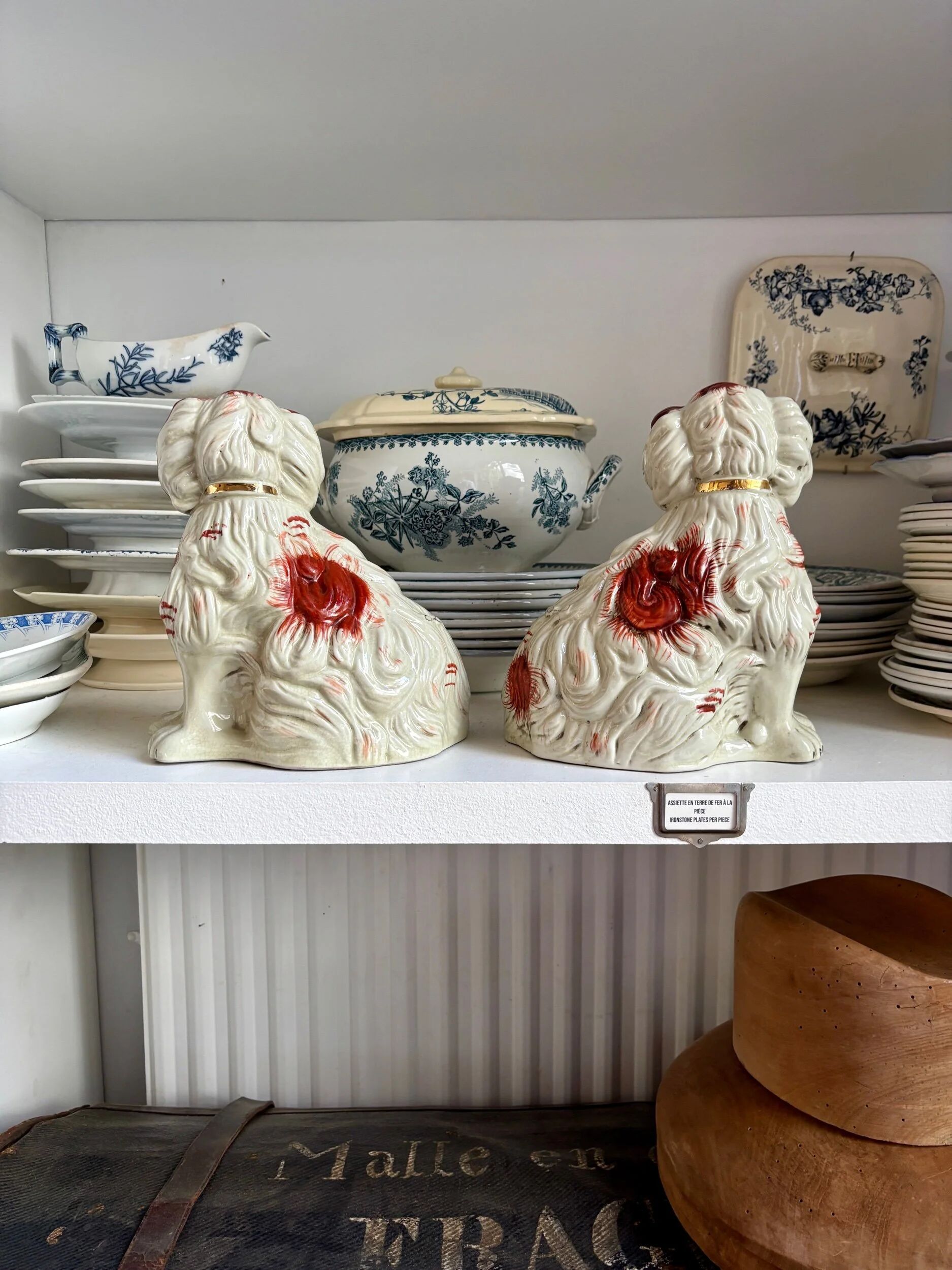 Pair of red Cavalier King Charles dogs in Staffordshire pottery, 19th century.