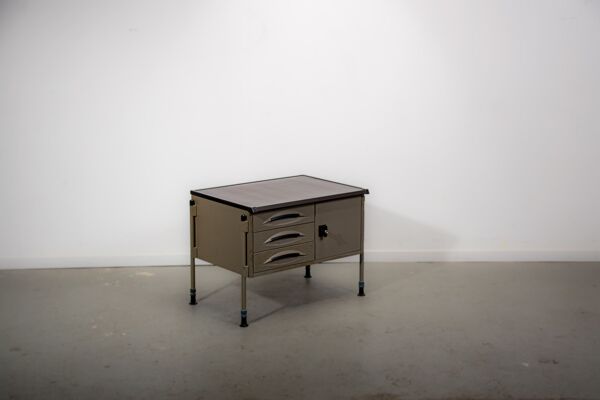 Cabinet de rangement Spazio par le Studio BBPR pour Olivetti. Environ 1960.