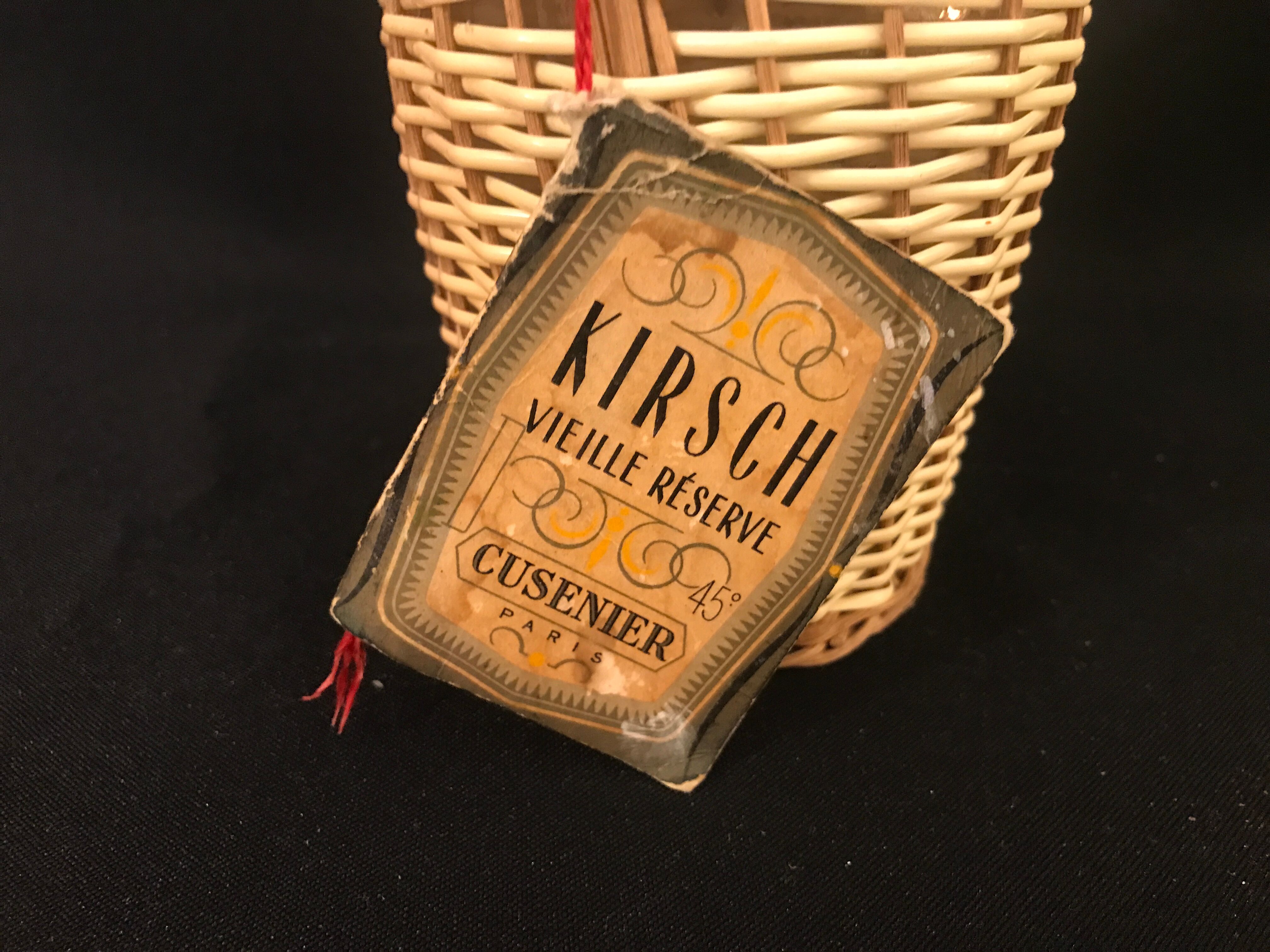 Bouteille ancienne en verre osier  scoubidou  vintage 1960 Kirsch Cusenier