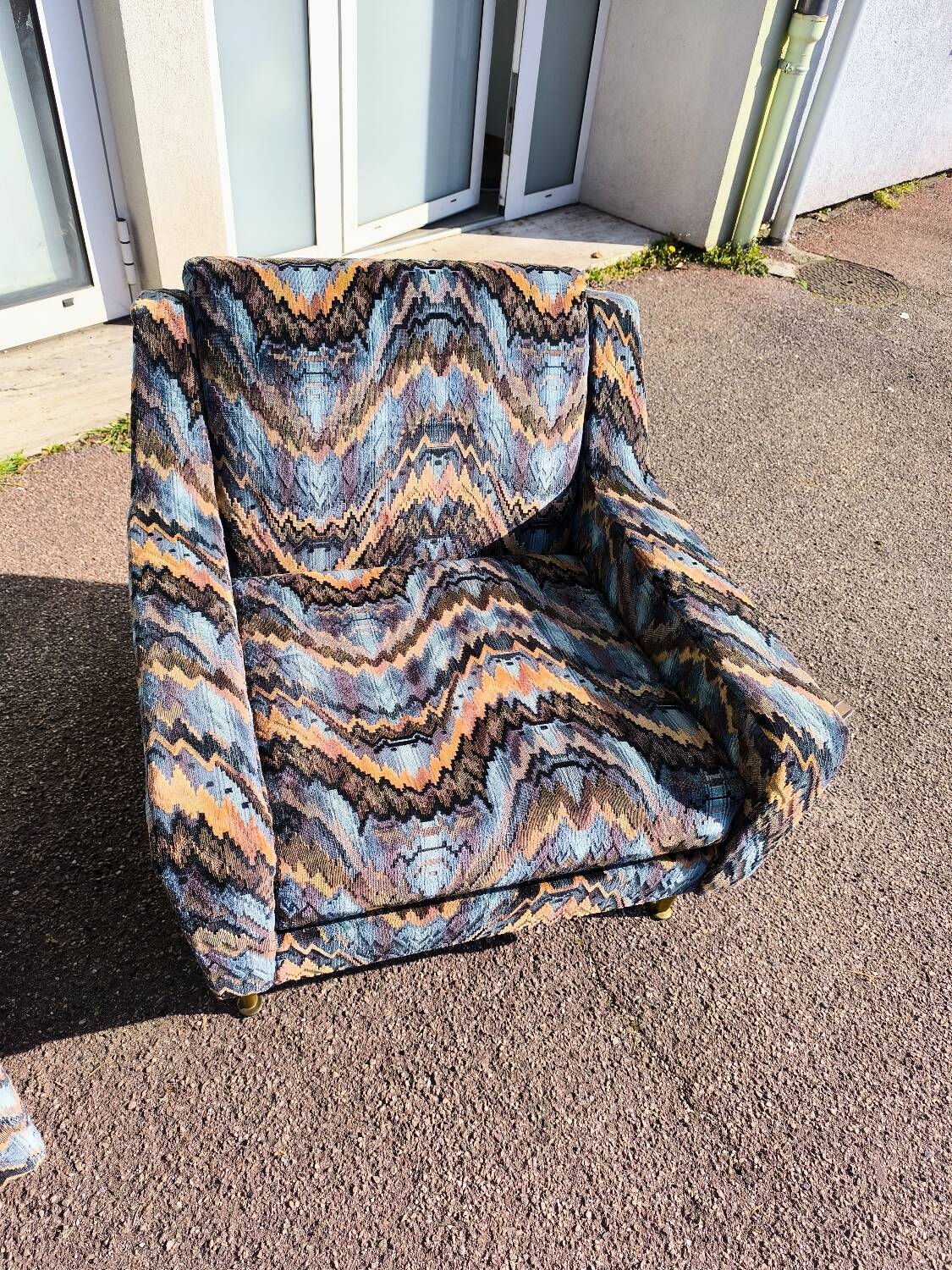 3-seater sofa + 2 vintage armchairs in multicoloured fabric retro design