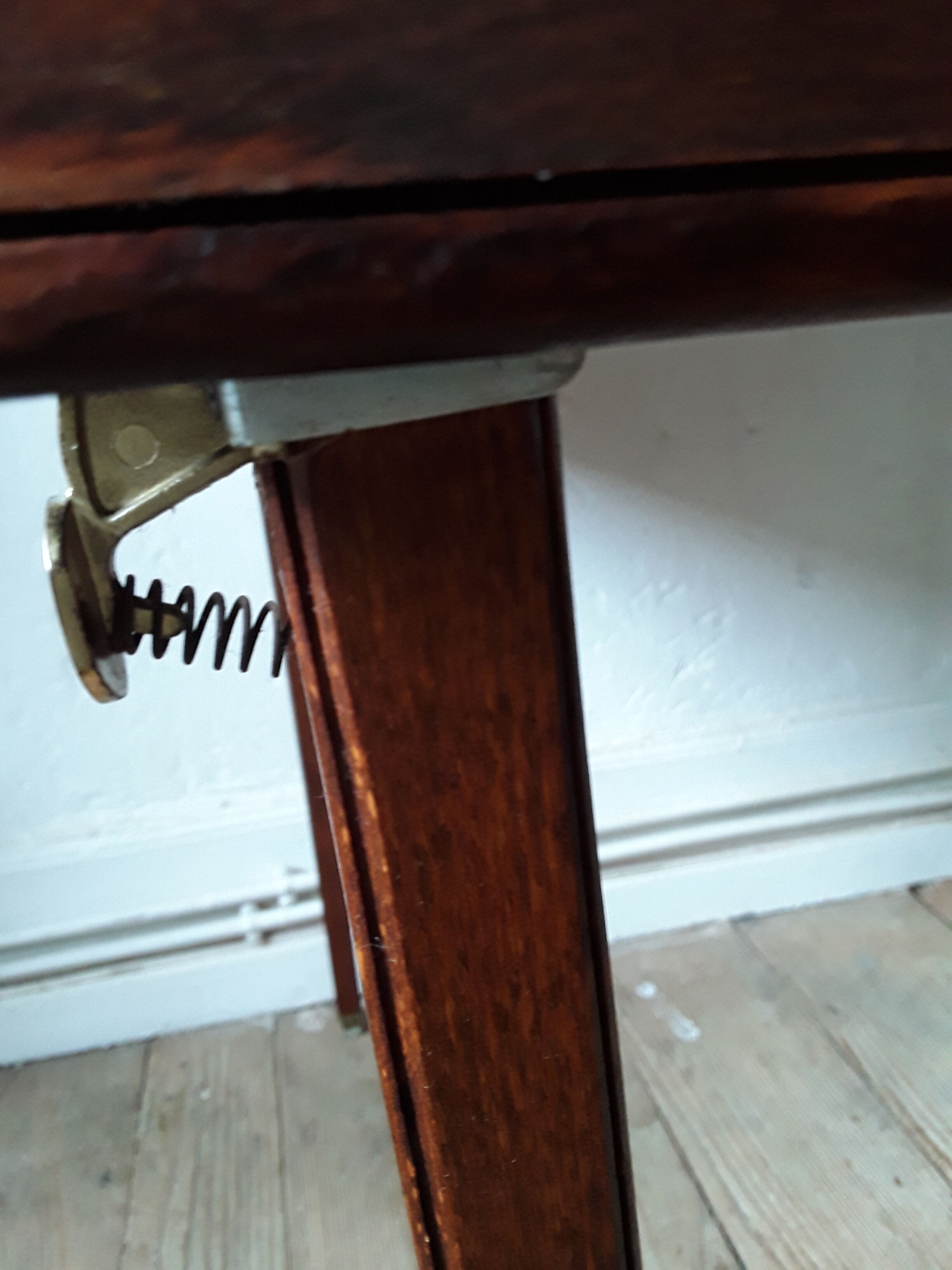 Empire style gaming table