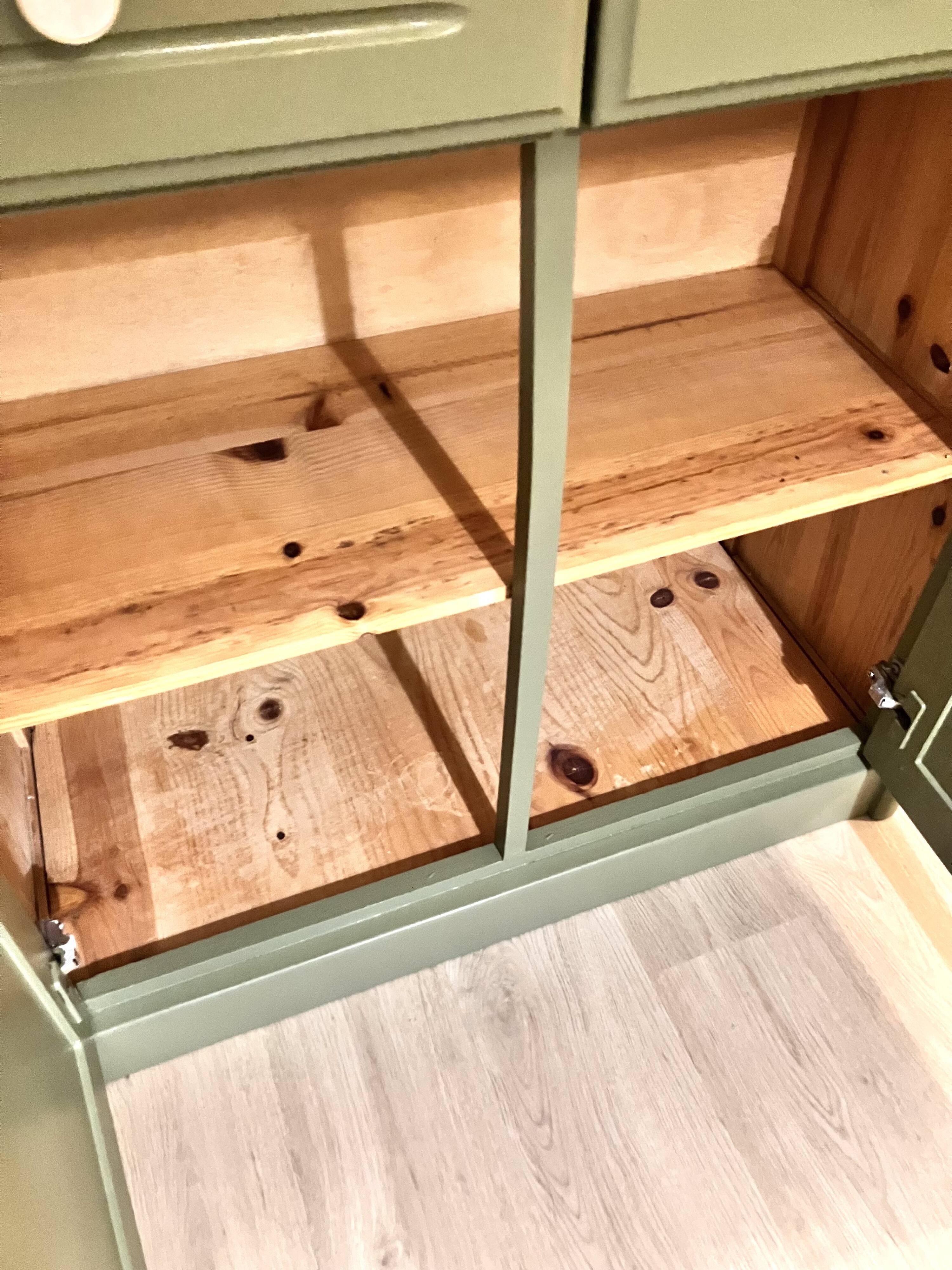 Wooden chest of drawers