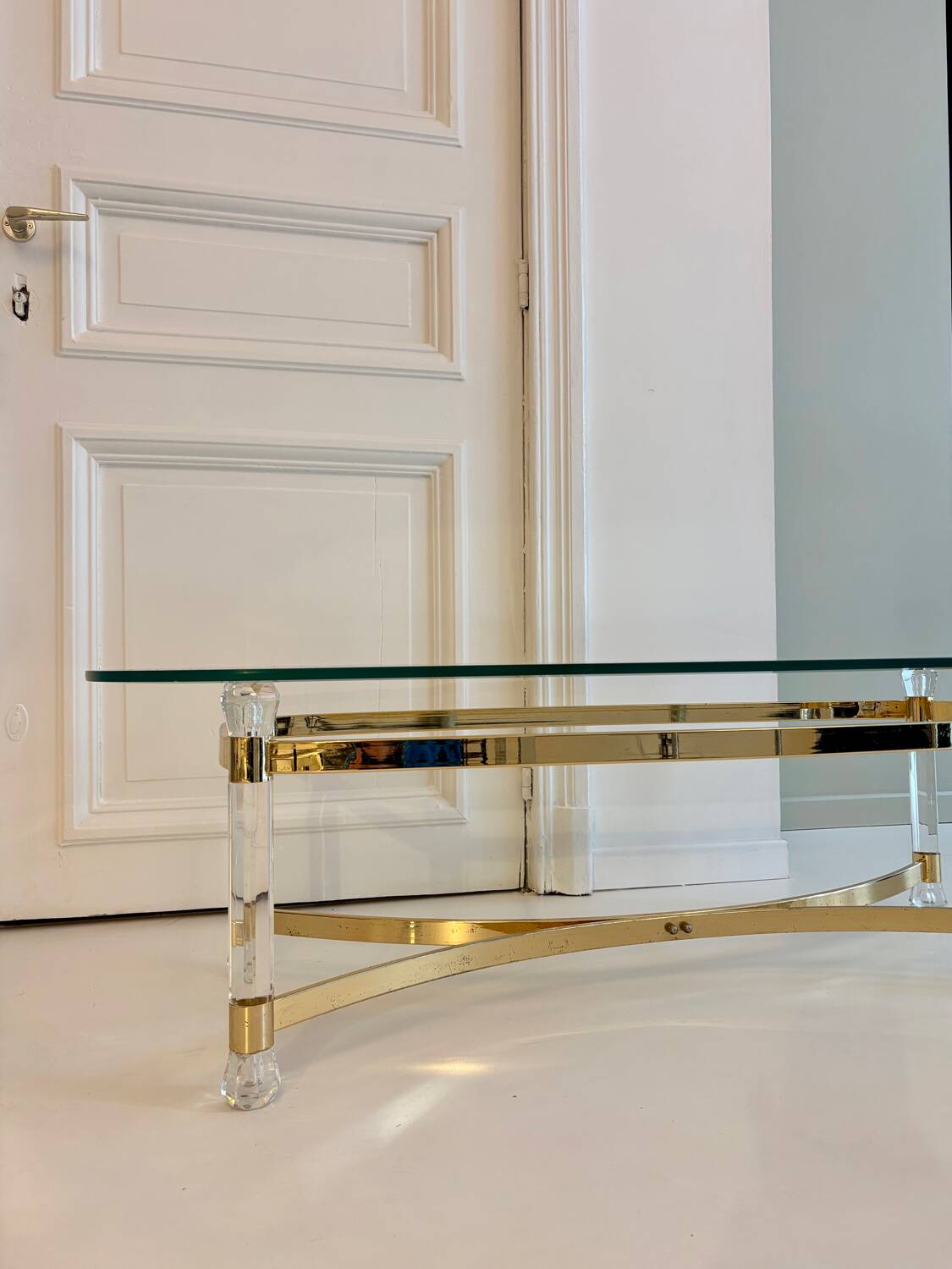 Vintage coffee table with bevelled glass and plexiglass from the 1970s.