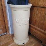 Umbrella door in glazed and vintage porcelain.