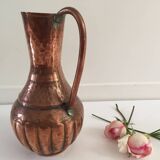 Pitcher-shaped vase in hammered copper