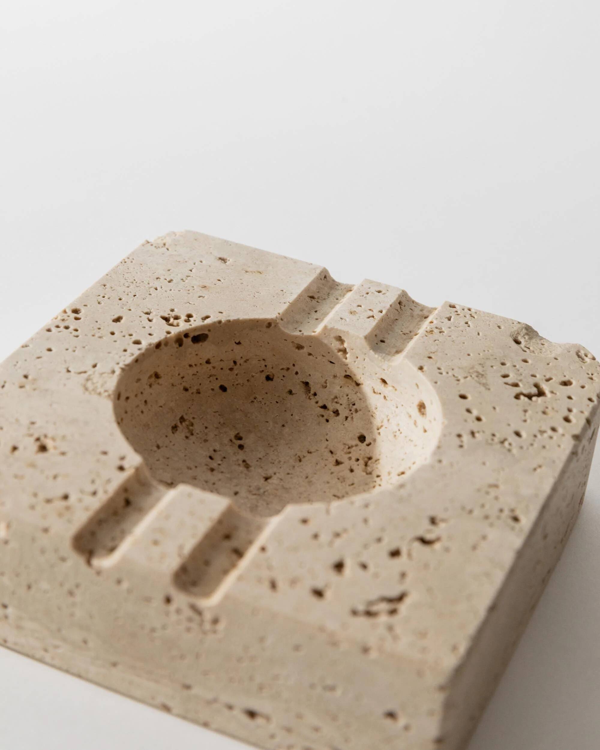 Vintage alabaster ashtray from the 1960s, beige stone, mid-century design, San Gimignano, Italy.