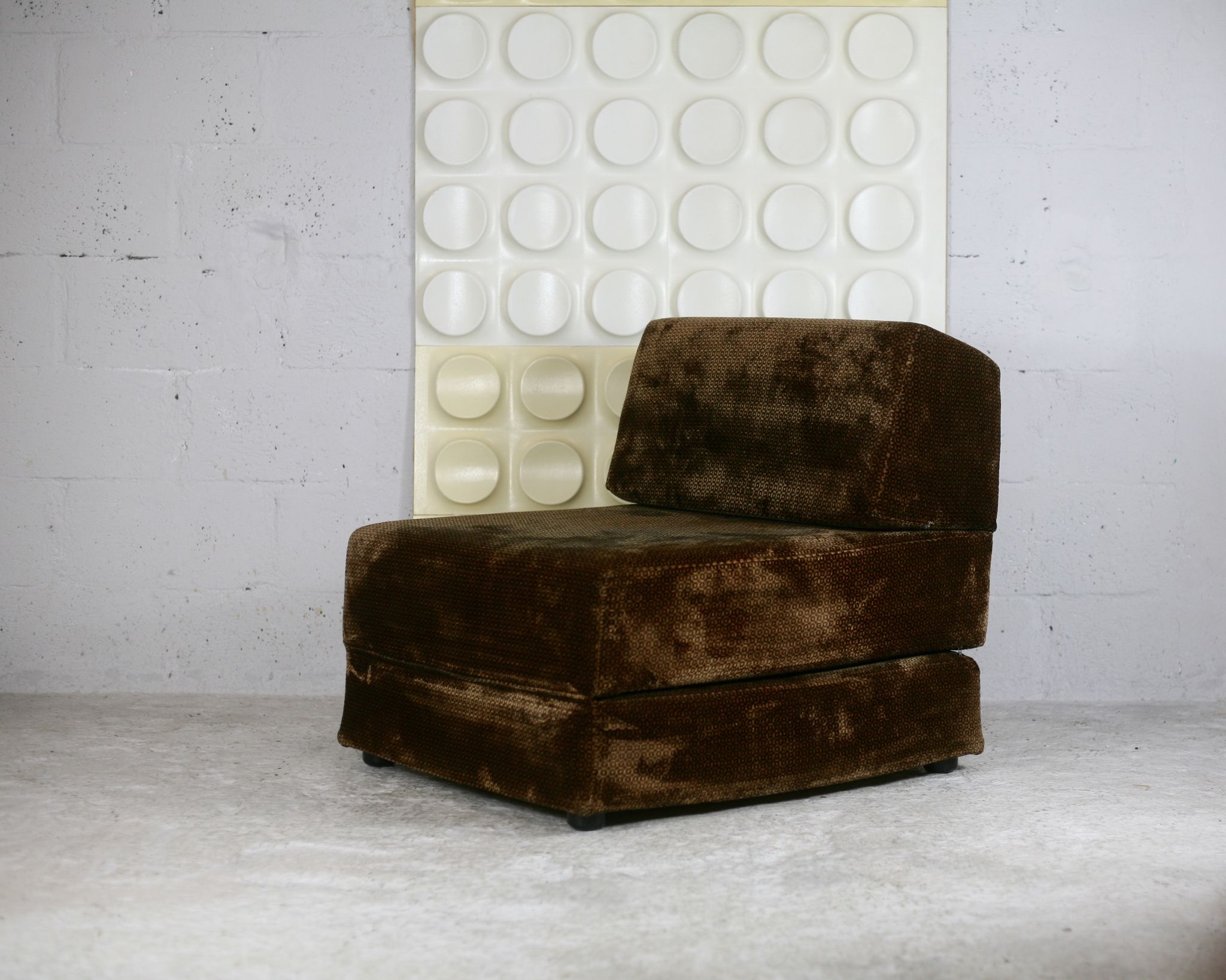 Foam and velvet heater "amber", convertible, France, circa 1970.