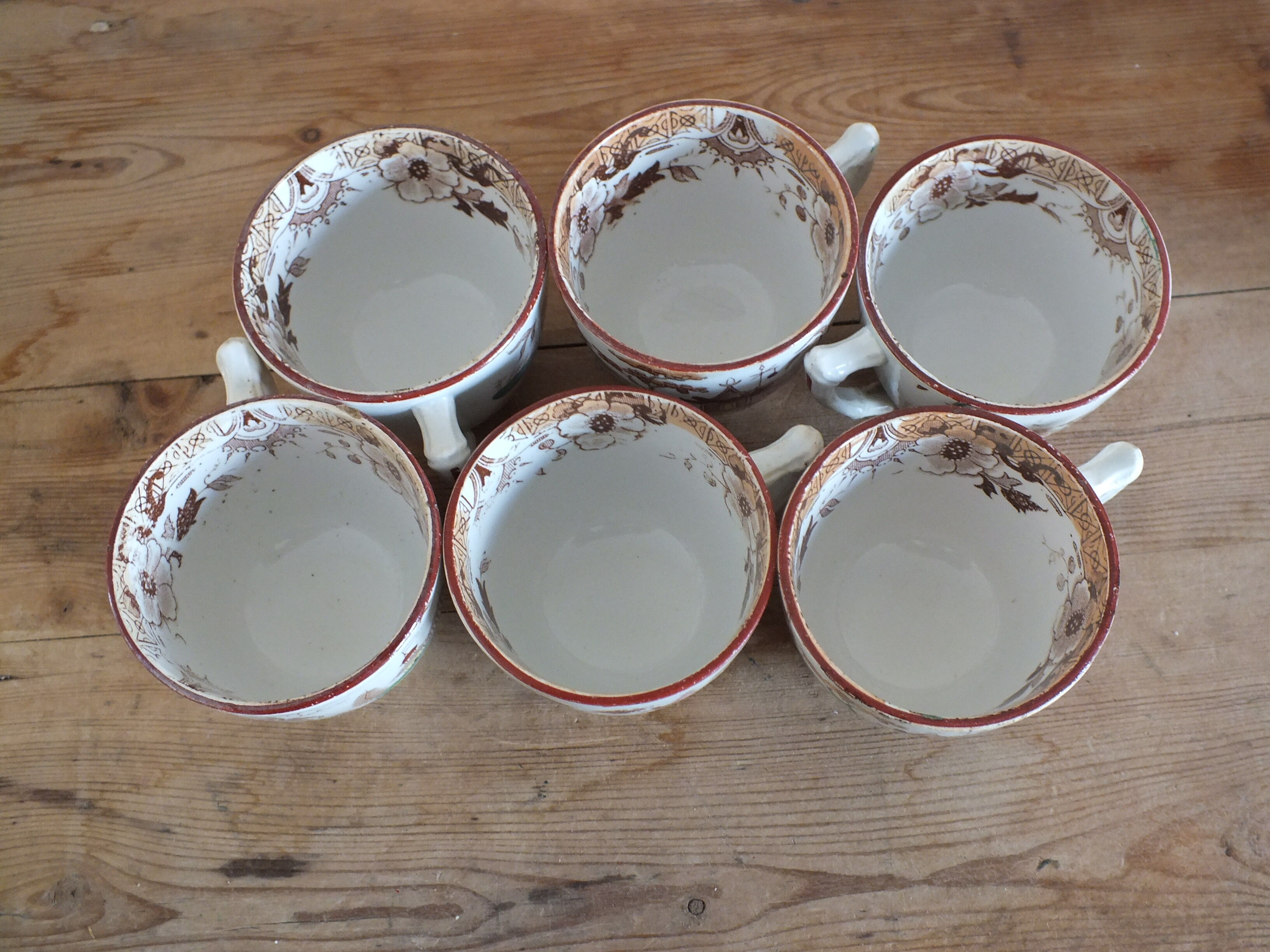 6 teacups in Japanese décor tiled at the Pagoda