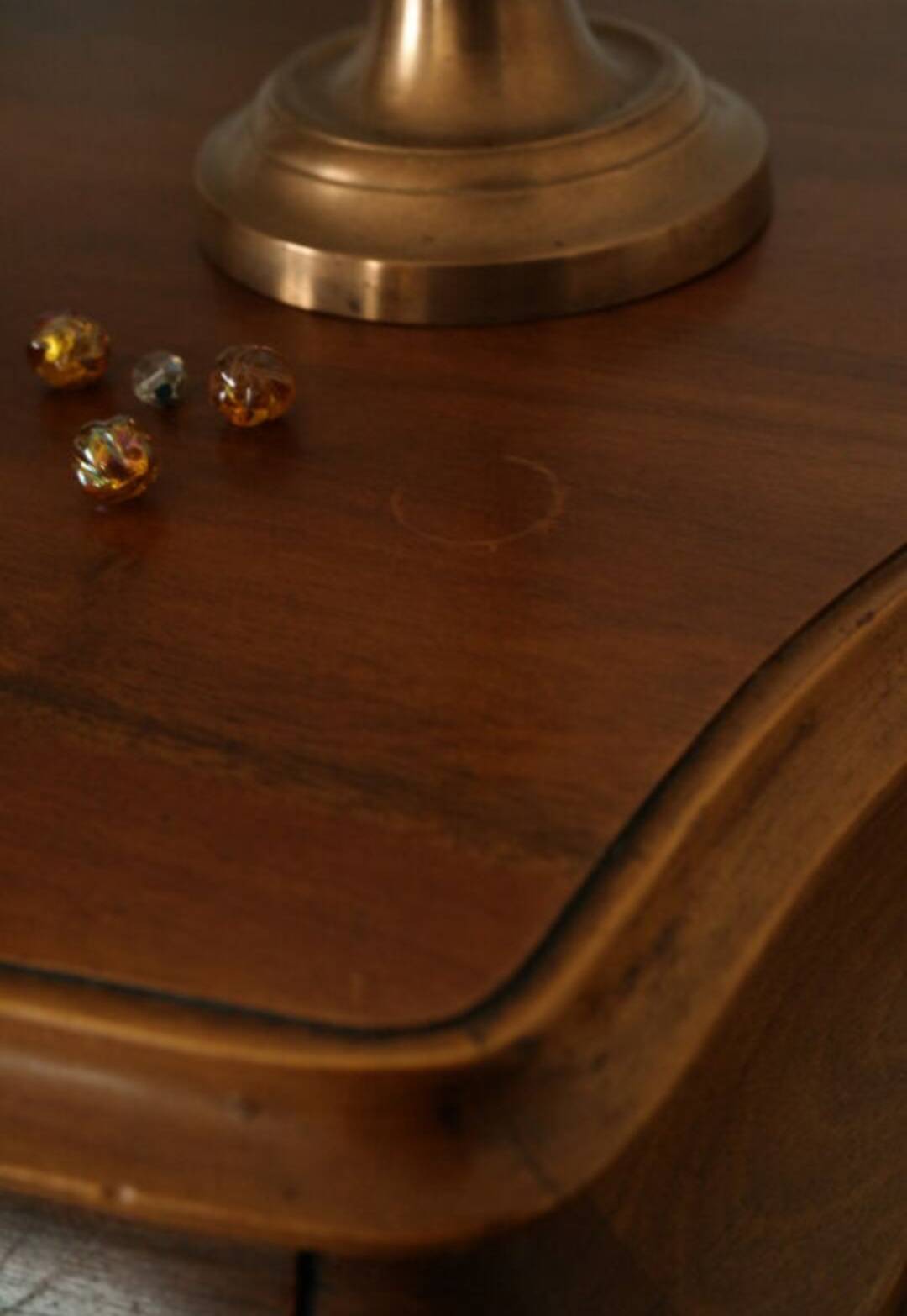 Coffin commode in walnut, Louis XV style, 20th century.
