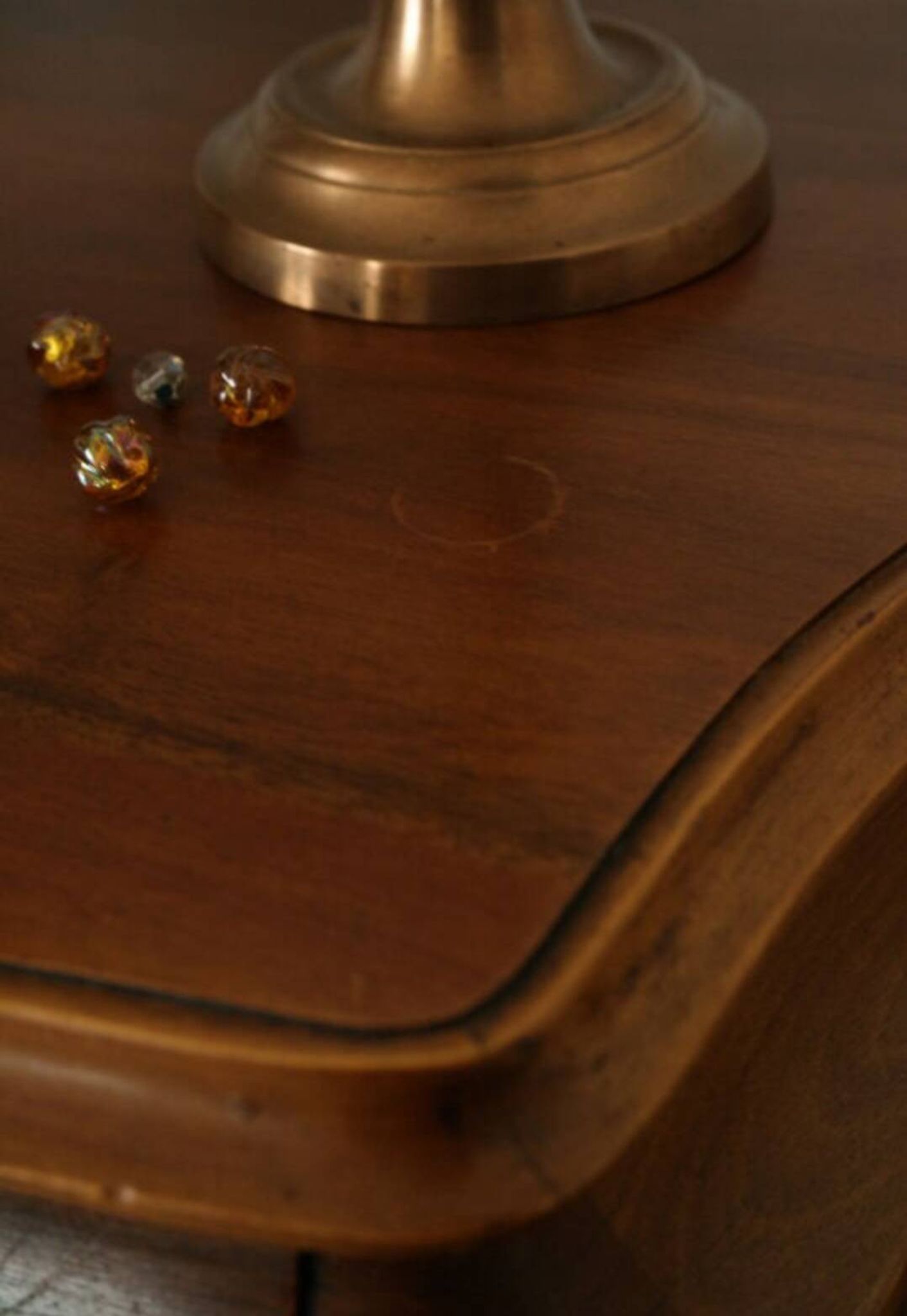Coffin commode in walnut, Louis XV style, 20th century.