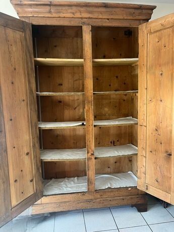 Grande armoire ancienne en bois massif style campagne / rustique