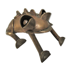 Grenouille laiton art