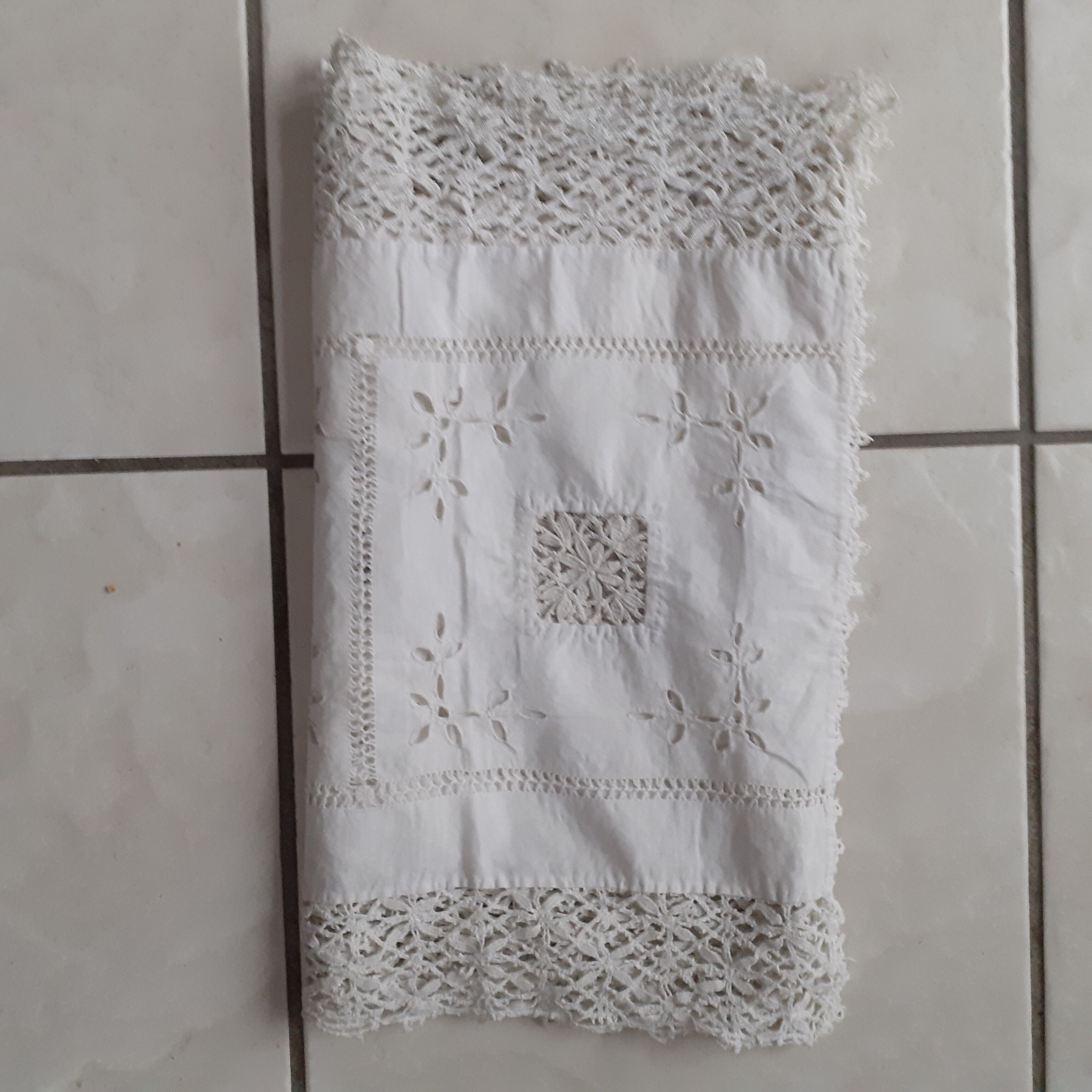 Table runner, crocheted lace and cotton.  R2