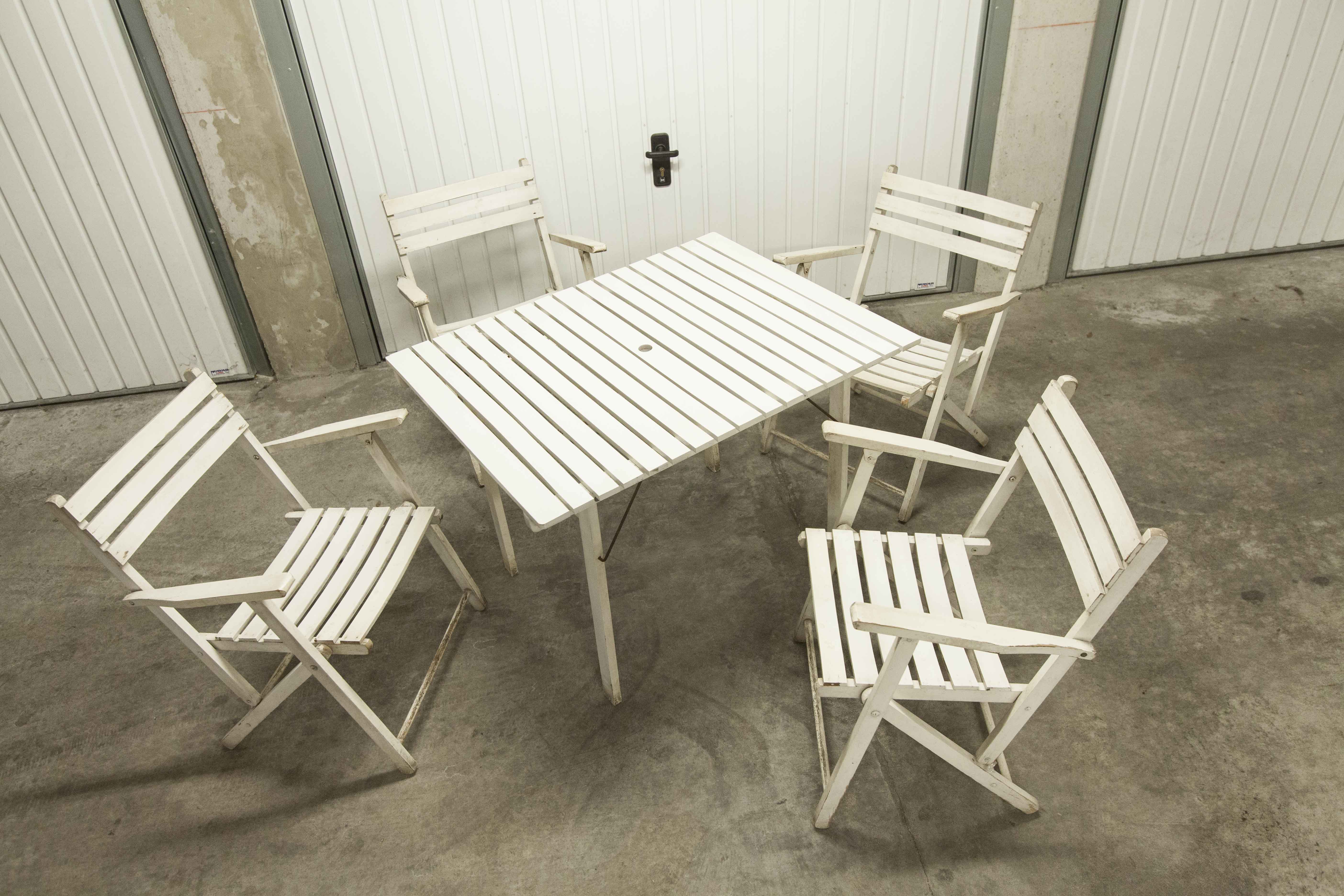 Garden furniture table and 4 armchairs 60's in its juice