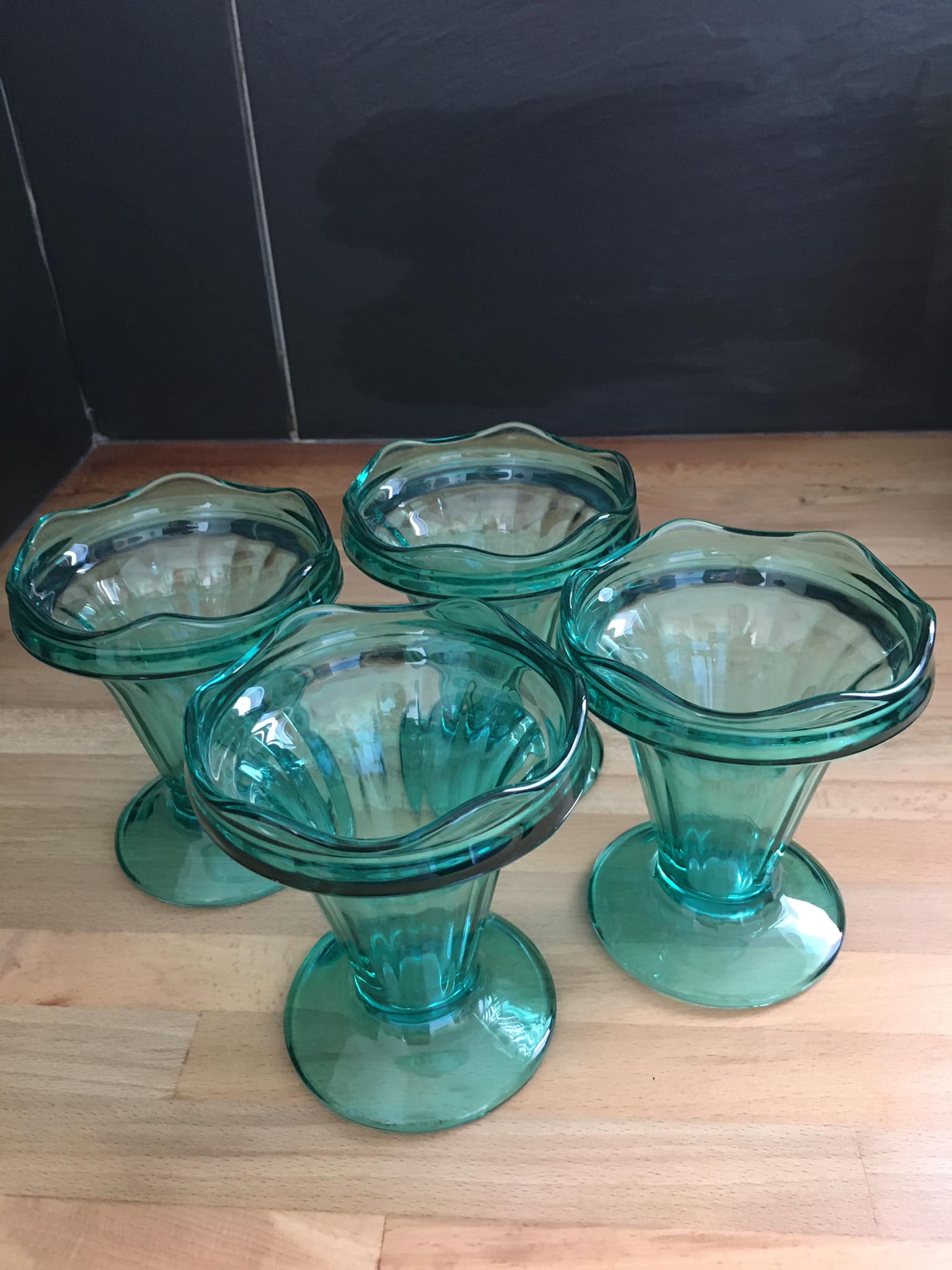 Ensemble de 4 coupes à glaces ou dessert en verre couleur bleu turquoise