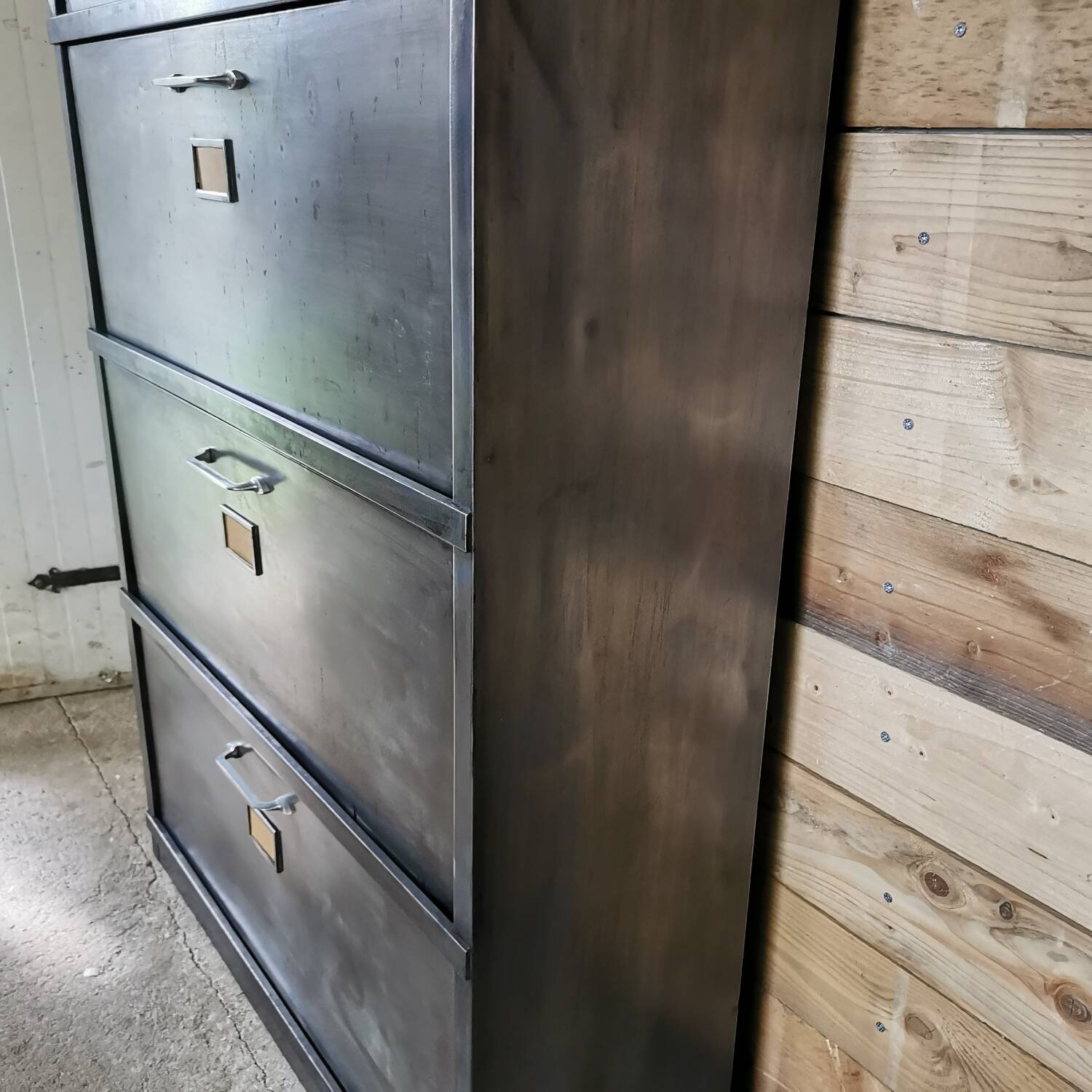 Meuble de métier à clapet basculant