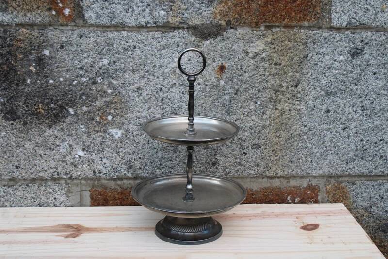 Two-tier silver-plated metal serving stand – Vintage style