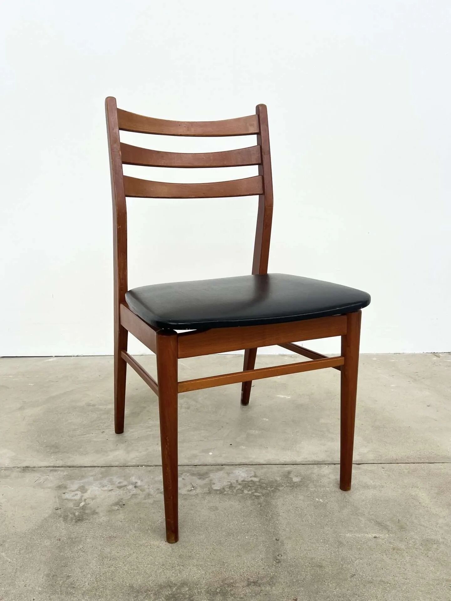 Lot de 4 chaises scandinaves hêtre et skai 60s