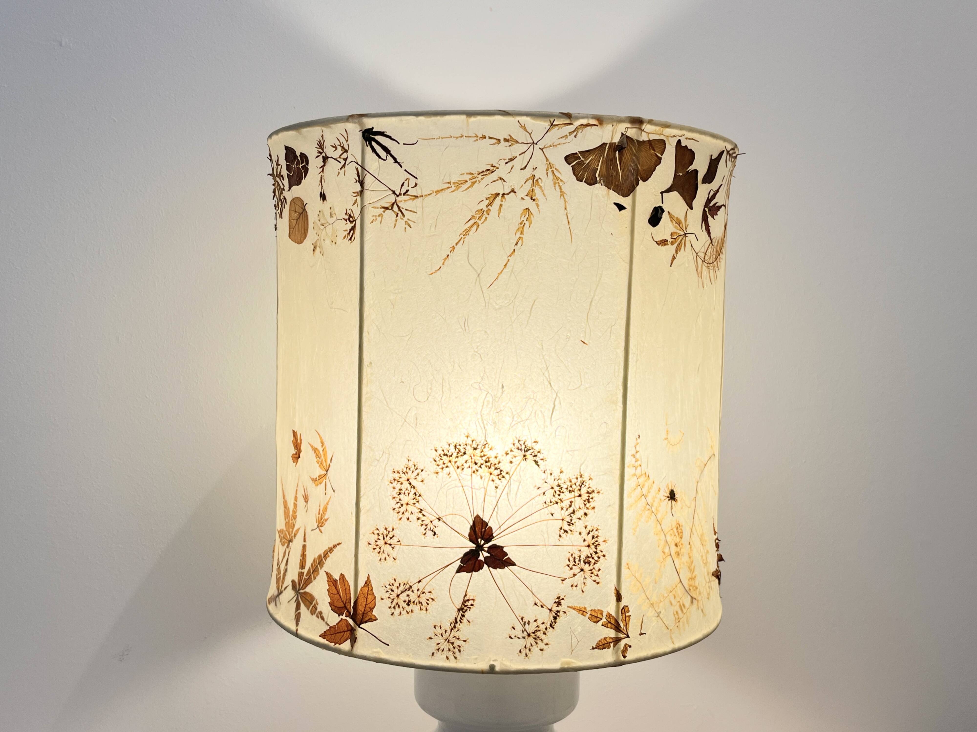 Vintage design lamp base in white ceramic with dried flower shade