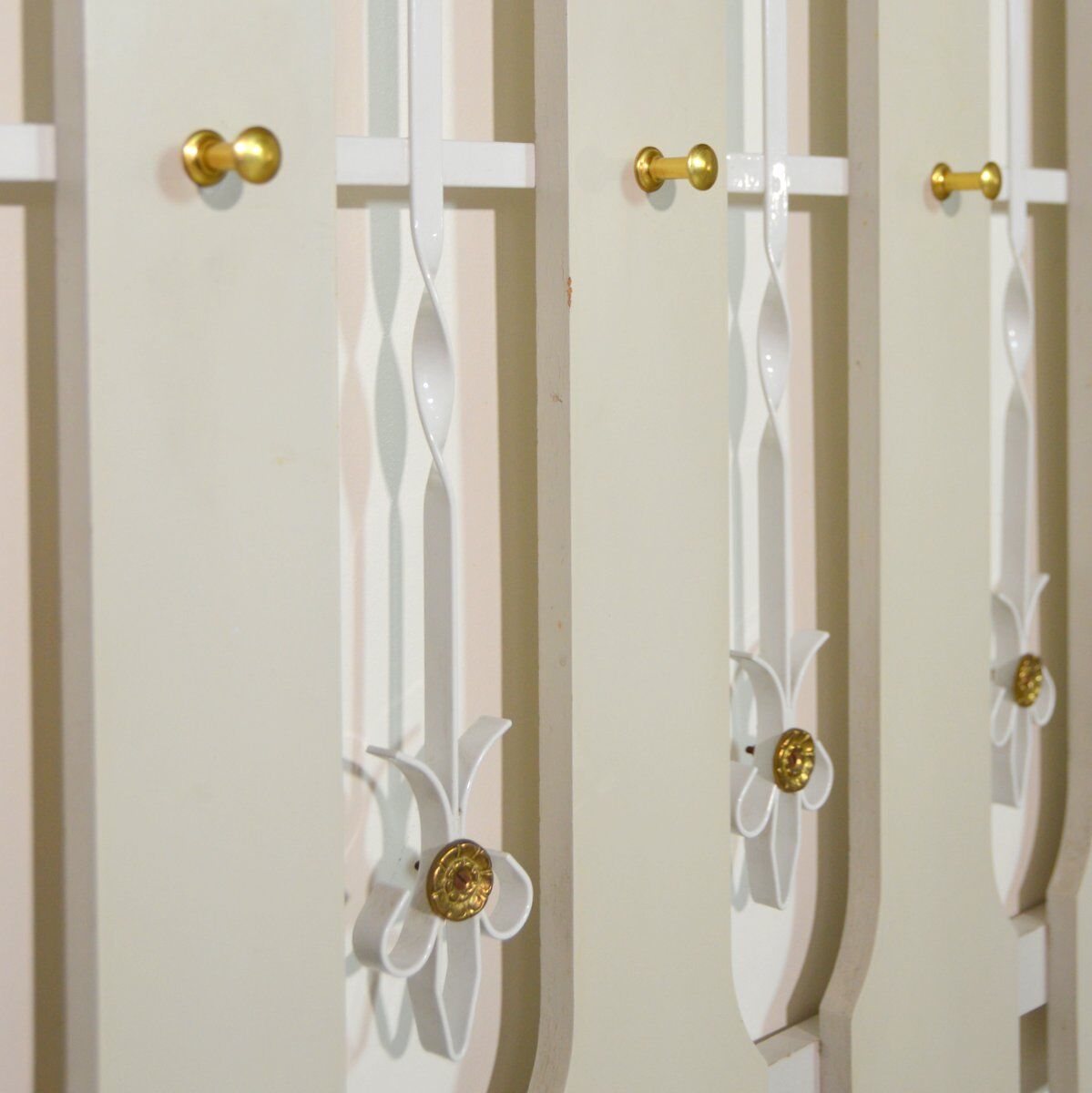 Vintage entrance cloakroom