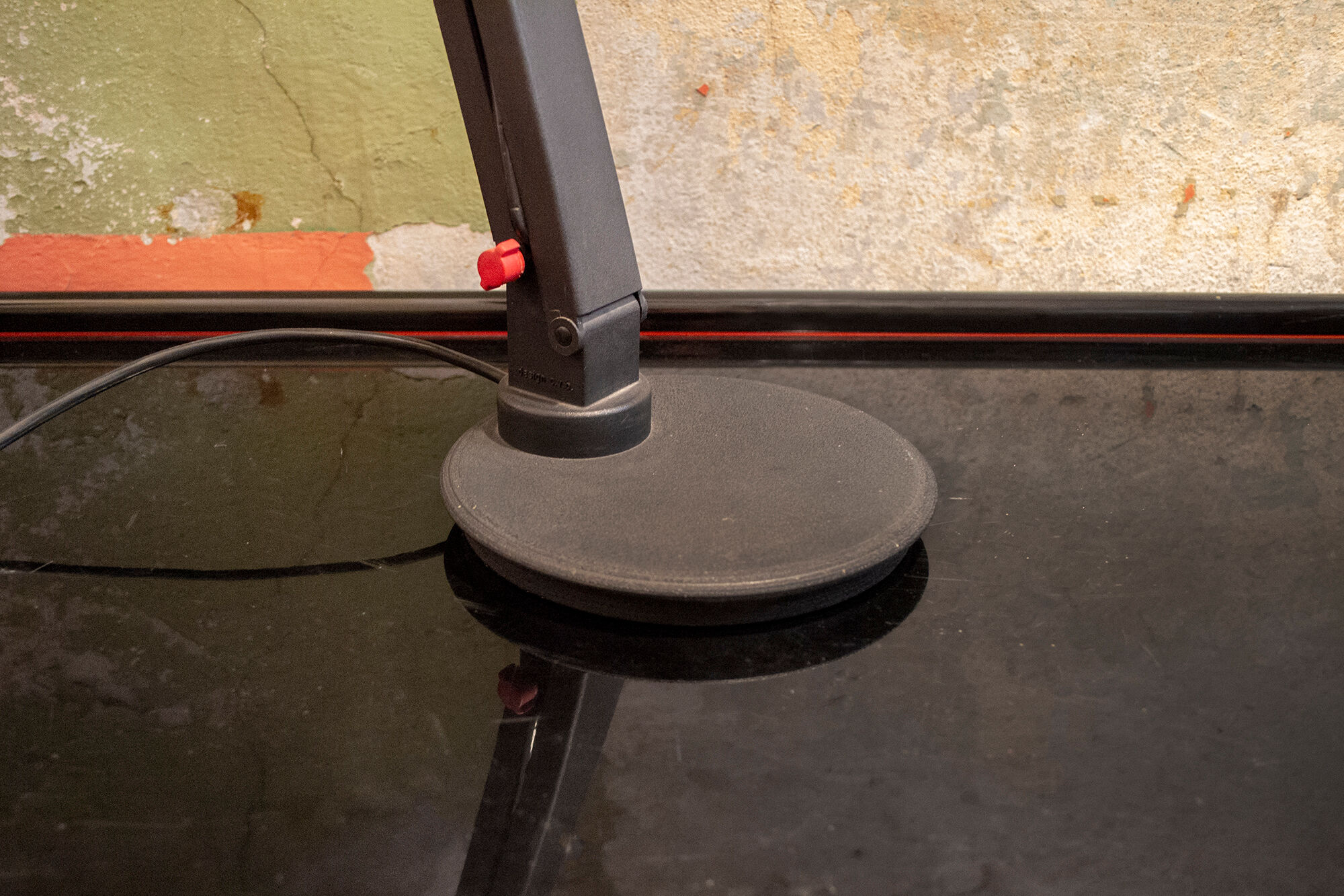 Desk lamp with metal frame and plastic details. Designer C.V.B. 80s