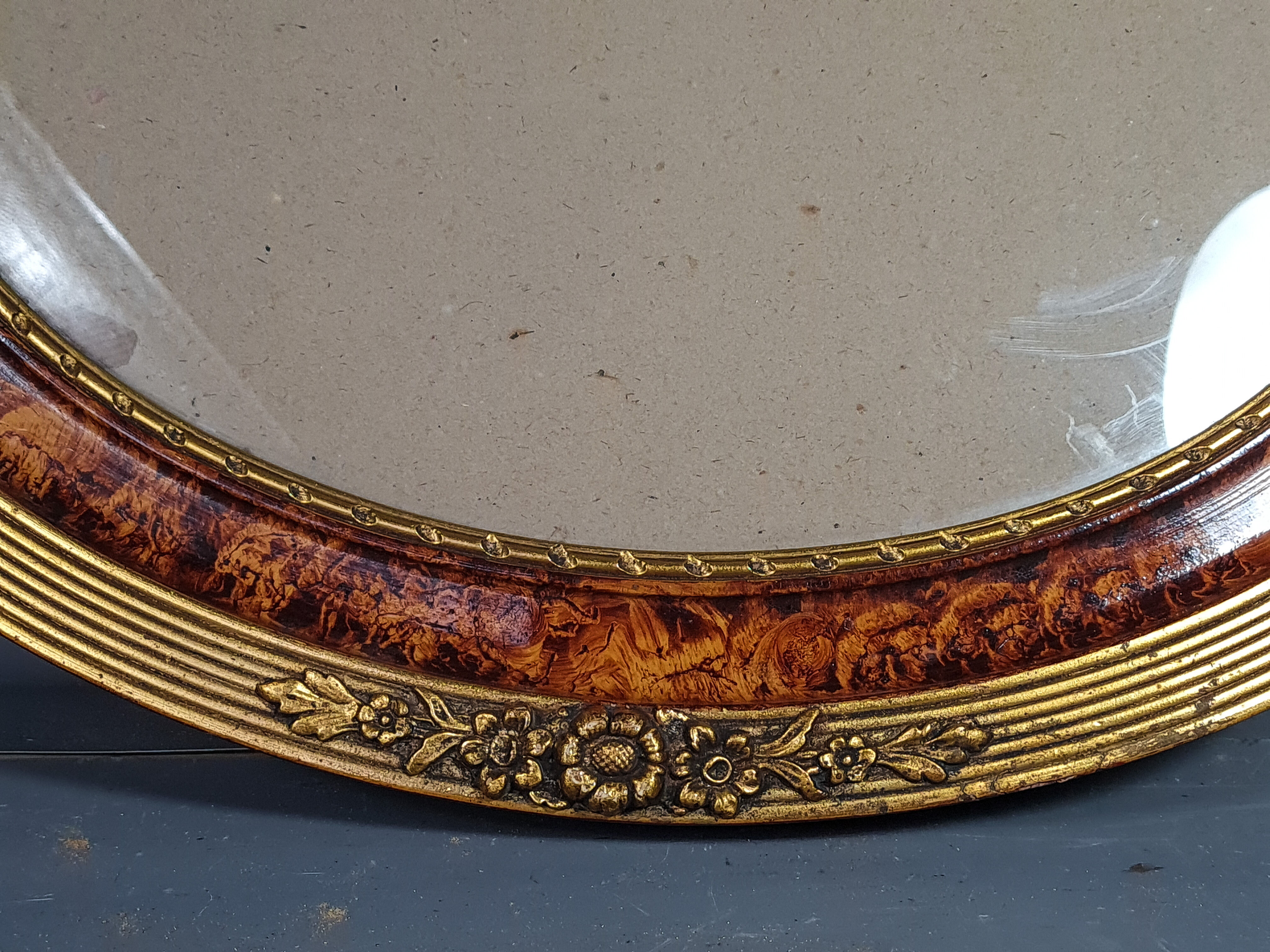 Old oval frame gilded stucco wood 50.5x40 cm, leaf 40x29.8 cm circa 1930 SB