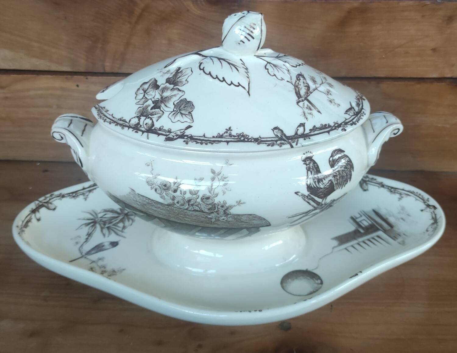 Old Dish Old Sauce Boat Terre De Fer HB & Cie/Sepia