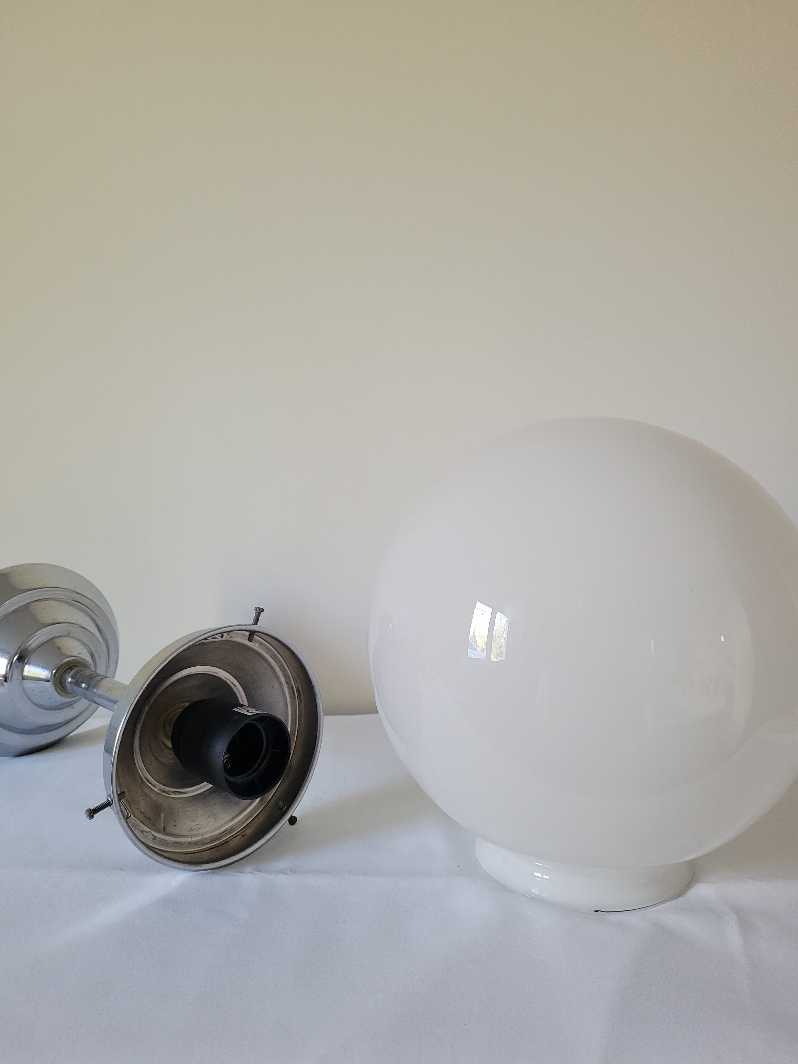 Opaline ball ceiling lamp