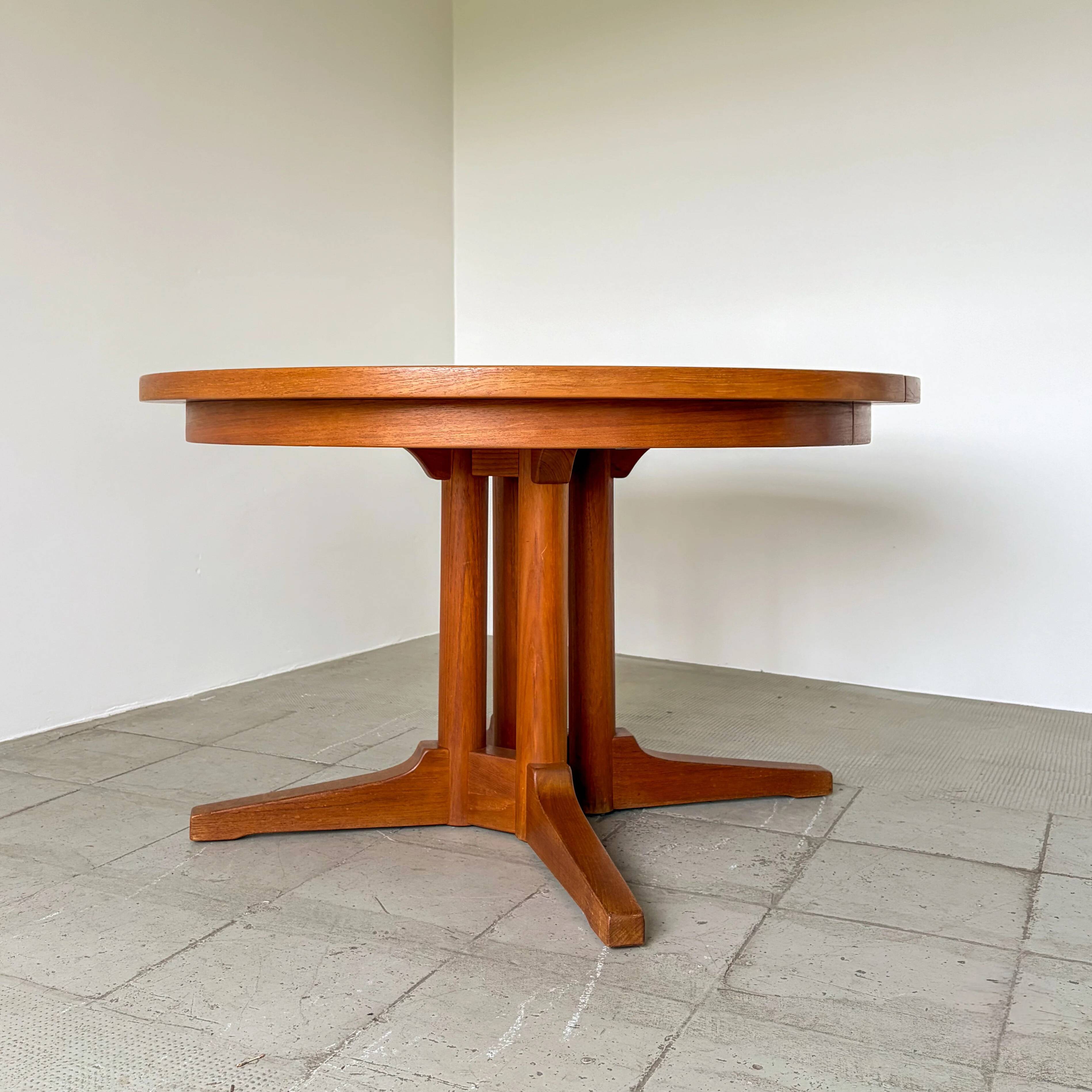 Table à manger ronde en teck Silkeborg avec rallonges