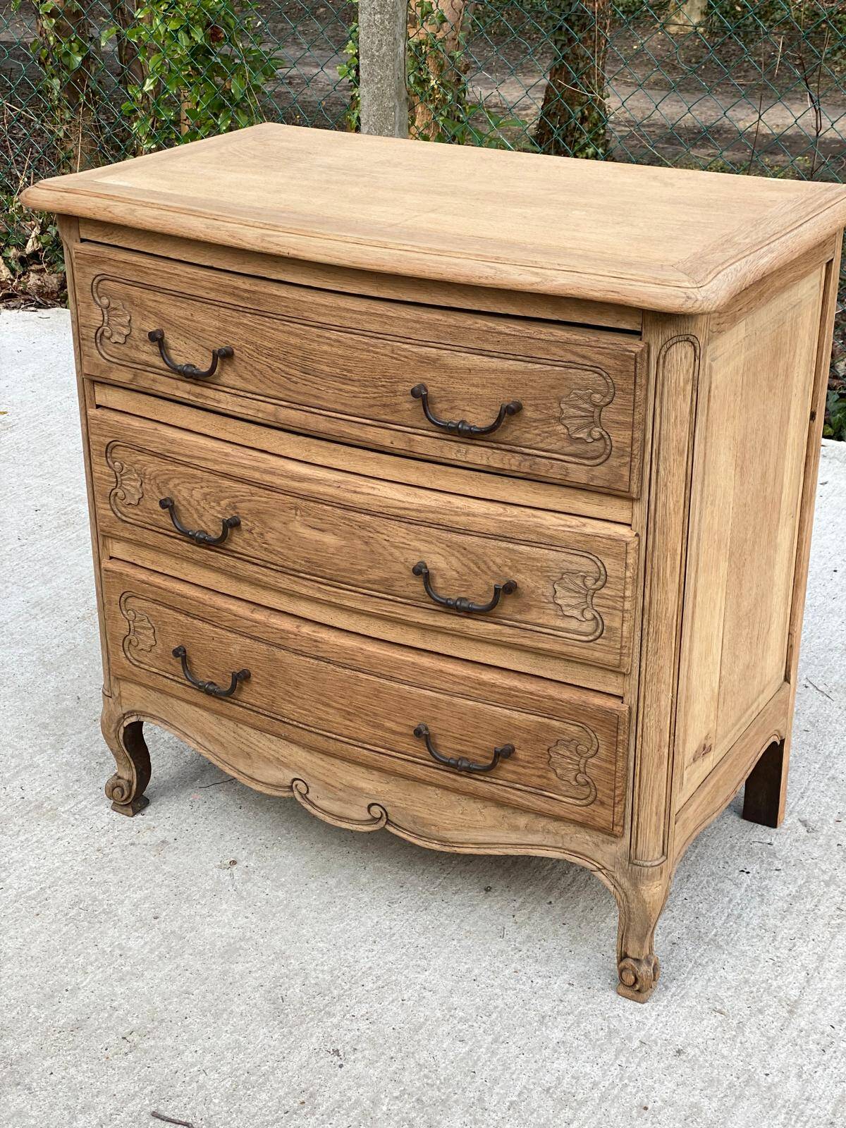 Commode vintage Louis XV rénovée en chêne brut