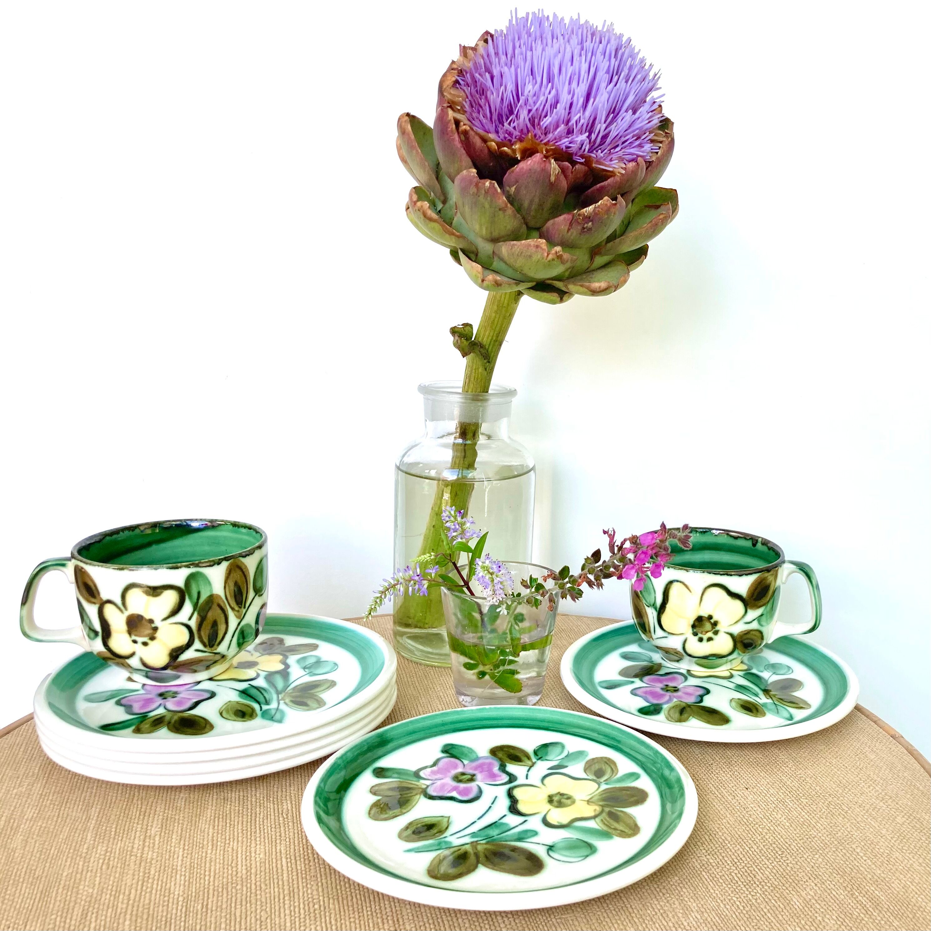 6 Boch Belgium dessert plates and 2 cups