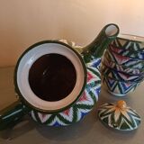 Teapot and six bowls