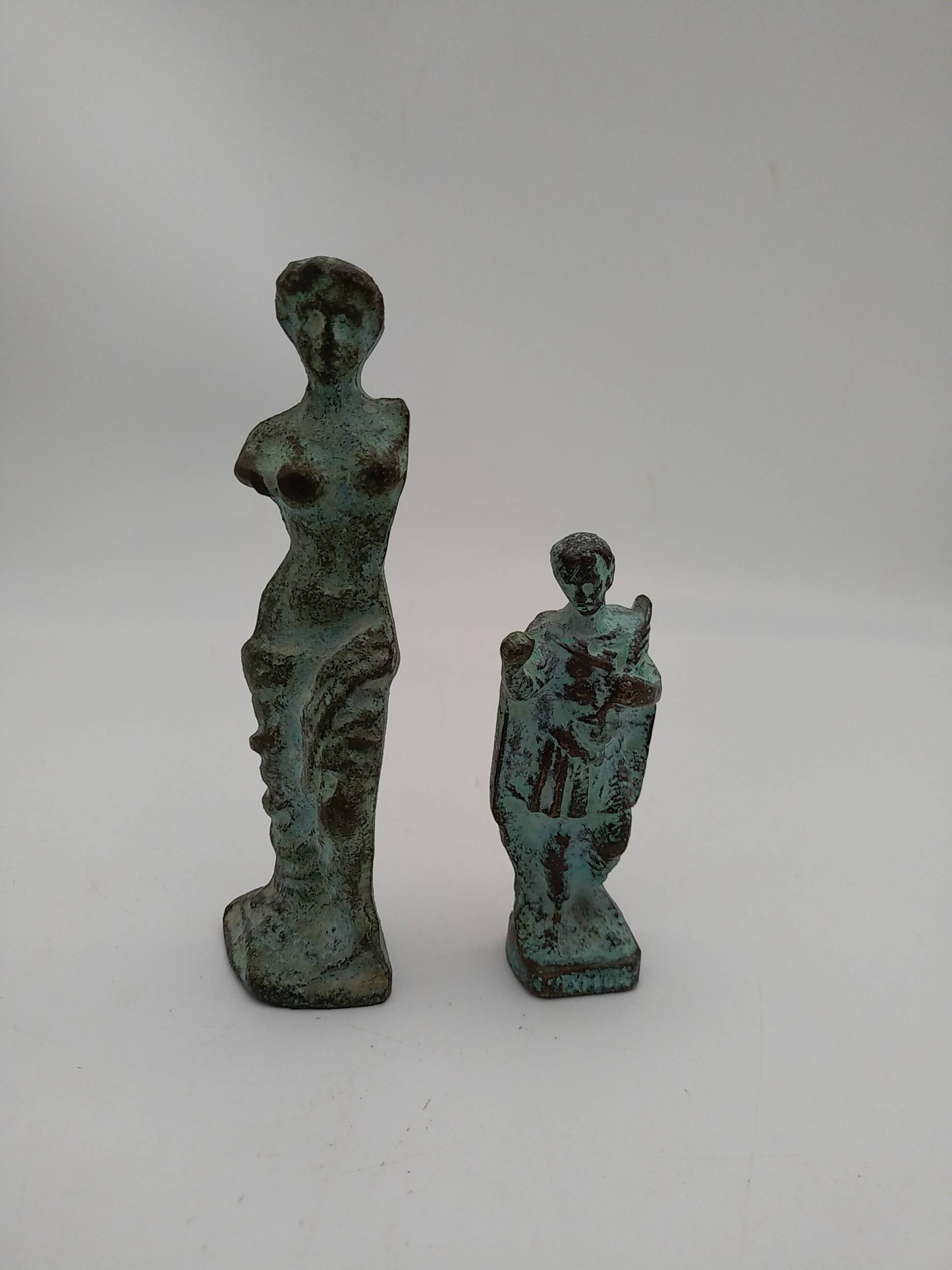Bronze statuettes Venus de Milo and a Roman.