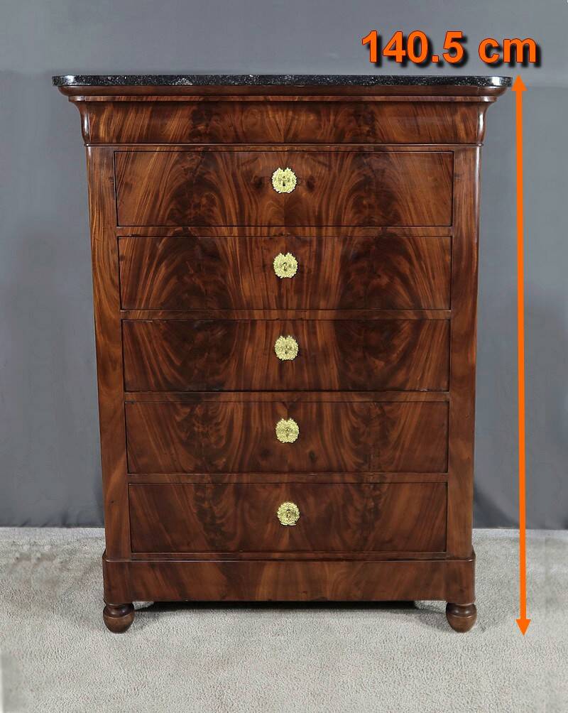 Mahogany burl chest of drawers, Restoration period – Early 19th century