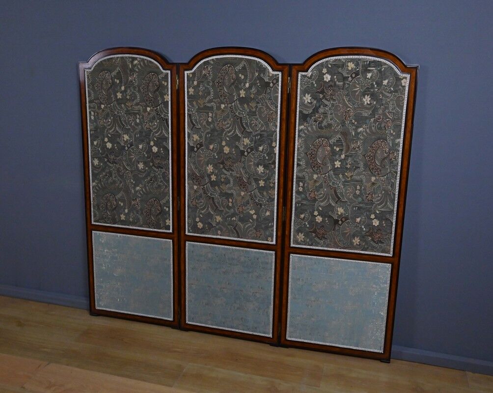 Fabric screen, mahogany and rosewood – 1900