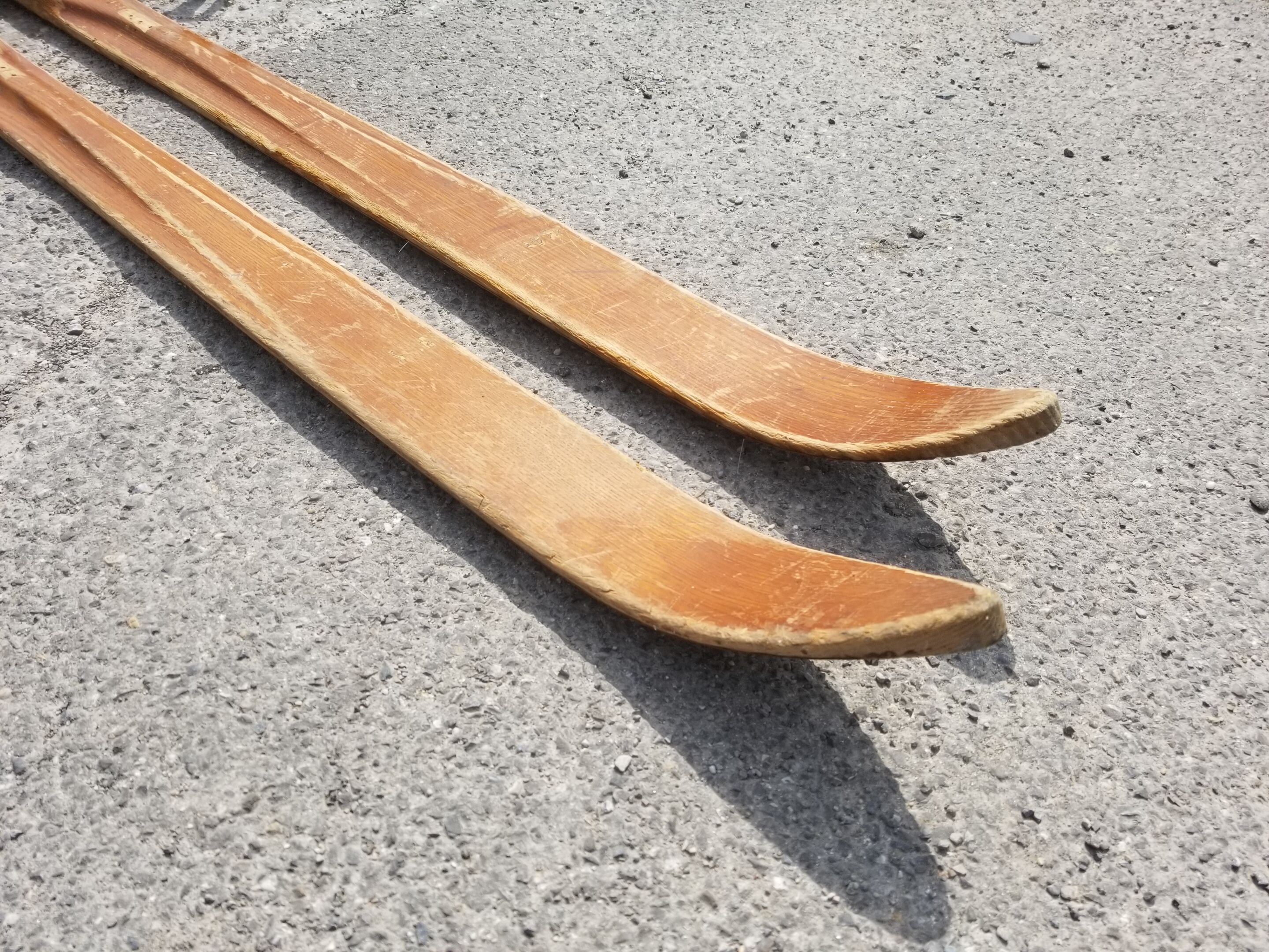 Ancienne paire de ski en bois - vintage