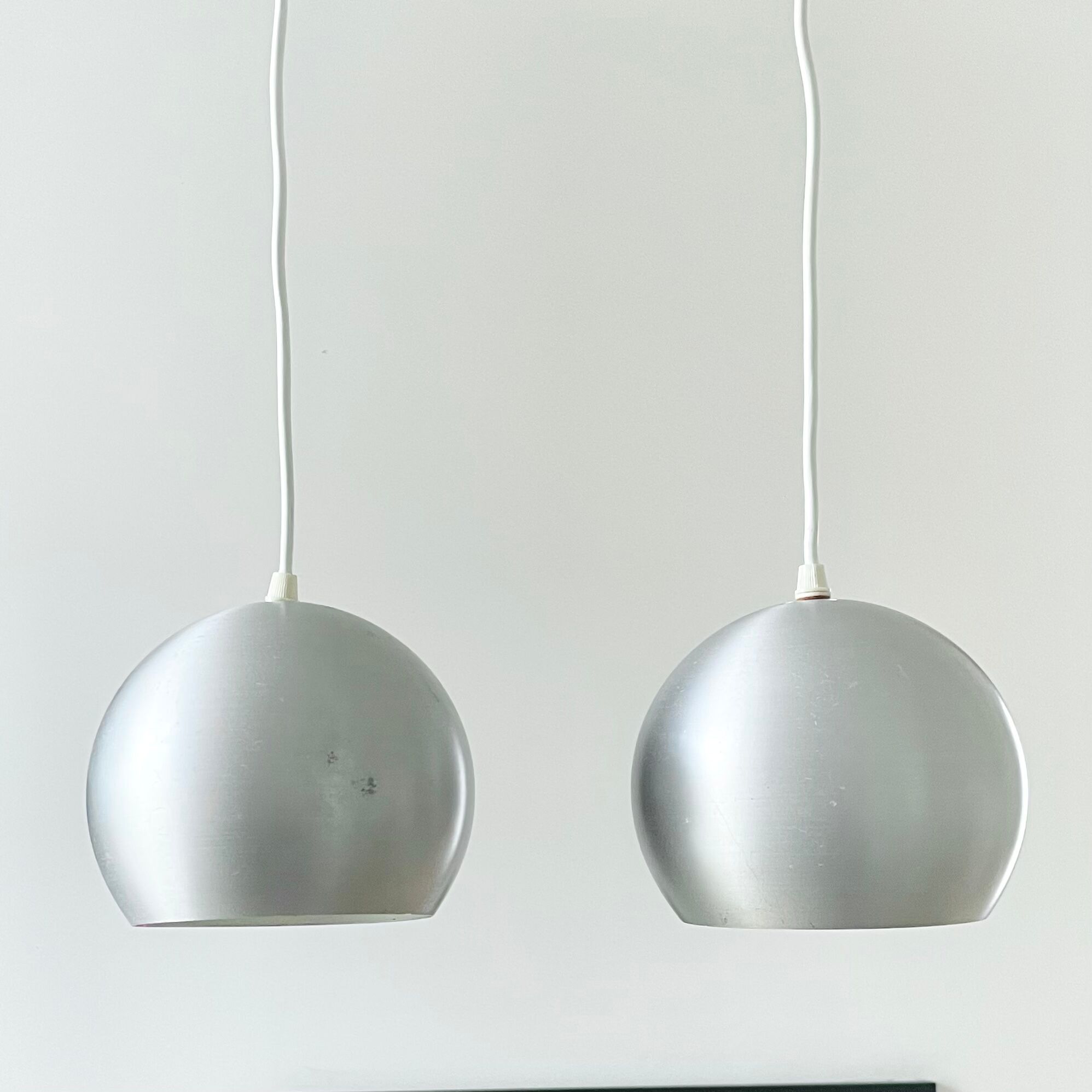 Pair of eyeball suspensions