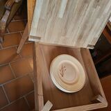 Scandinavian table with a system