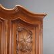 Armoire 3 portes ancienne de style baroque en noyer, XXe siècle