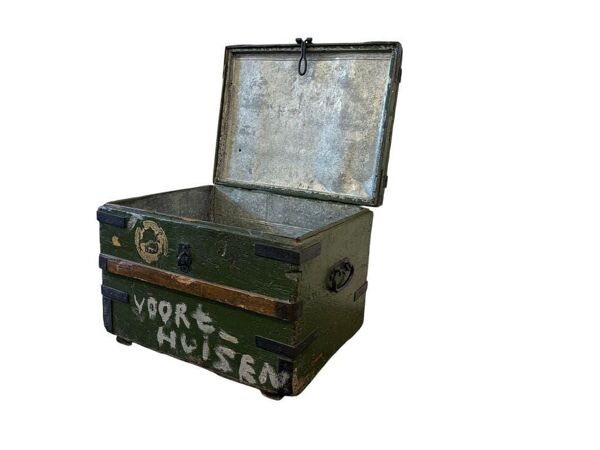 Coffre de voyage industriel vintage en bois vert
