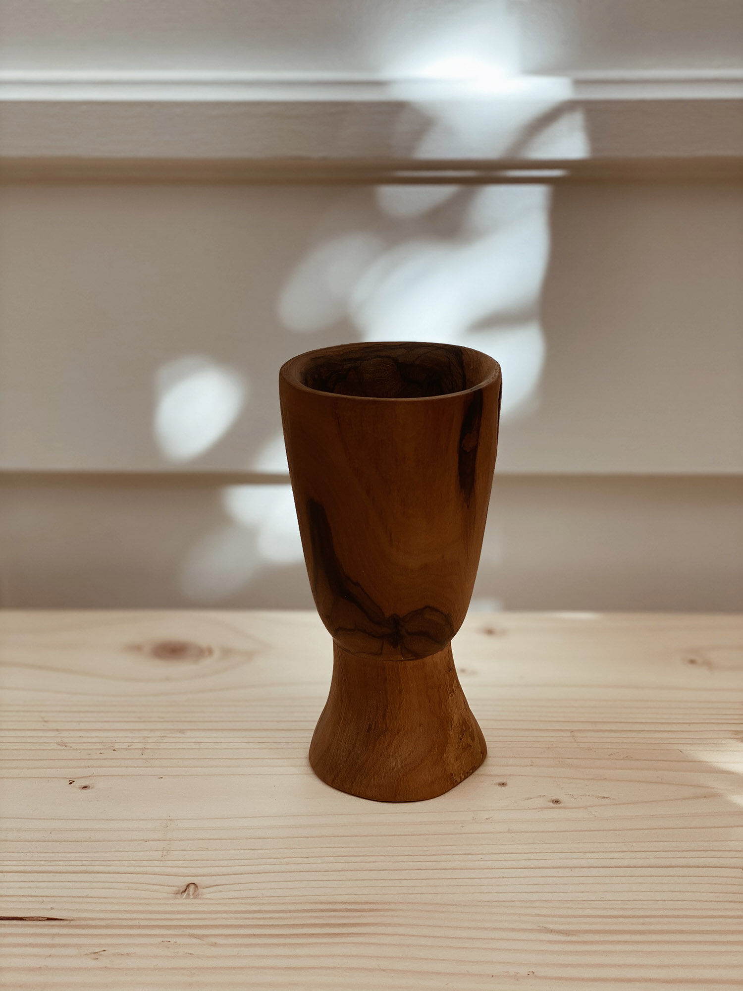 Vase en bois