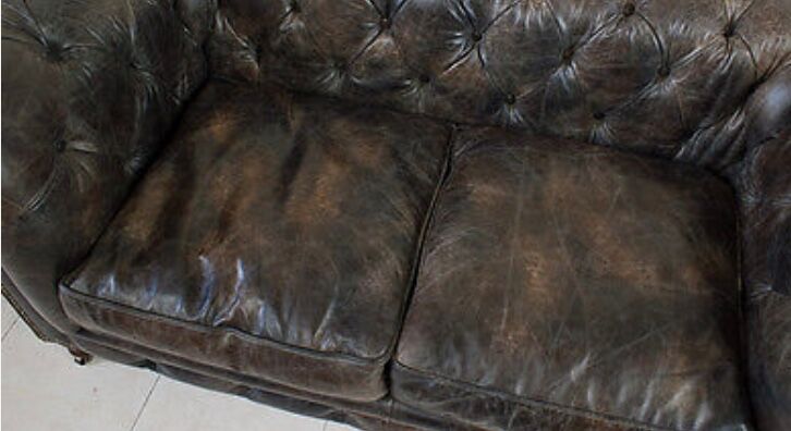 Chesterfield style sofa from the Saint-James brand