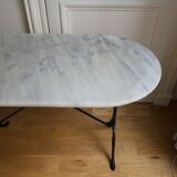Table bistrot ovale dessus marbre