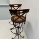Paire de tabourets de bar vintage en bois et fer forgé avec assises cannées